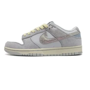 Nike Dunk Low SB Skateboarding Shoes with Zoom Air Cushioning