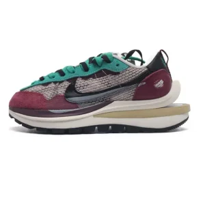 Nike Sacai Vaporwaffle Chukka Sneaker in Suede and Mesh