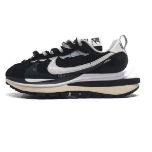 Nike Sacai Vaporwaffle Chukka Sneaker in Black and White