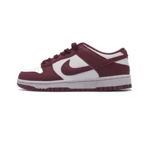Nike SB Dunk Low Pro Skateboarding Shoes - Classic Retro Style with Zoom Air Cushioning
