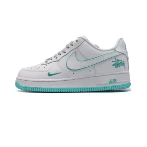 Nike Air Force 1 '07 Low Top Sneakers
