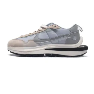 Nike Sacai Vaporwaffle Chukka Sneaker in Suede and Mesh