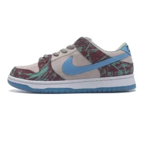 Nike SB Dunk Low Skateboarding Shoes with Zoom Air Cushioning