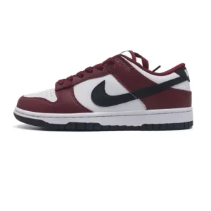 Nike SB Dunk Low Skateboarding Shoes with Zoom Air Cushioning