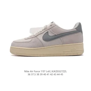 Nike Air Force 1 '07 Low Top Sneakers