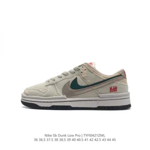 Nike Dunk Low Vintage Sneakers with Double Laces