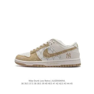 Nike SB Dunk Low Skateboarding Shoes with Zoom Air Cushioning