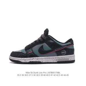 Nike SB Dunk Low Skateboarding Shoes with Zoom Air Cushioning