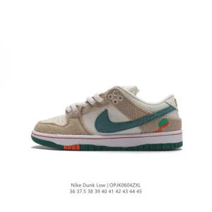 Nike SB Dunk Low Skateboarding Shoes with Zoom Air Cushioning