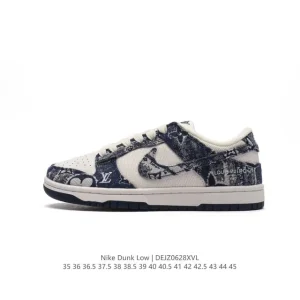 Nike SB Dunk Low Skateboarding Shoes with Zoom Air Cushioning