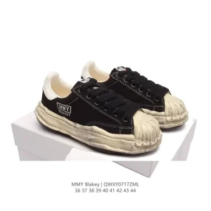 Mmy Blakey Distressed Canvas Low Top Sneakers with Dissolved Sole
