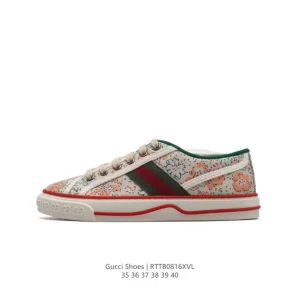 Gucci Classic Retro Print Sneakers for Women with Durable Rubber Sole