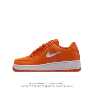 Nike Air Force 1 '07 Low White Leather Casual Sneakers with Air Cushioning