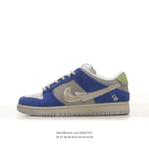 Nike SB Dunk Low Skateboarding Shoes with Leather Upper and EVA Cushioning
