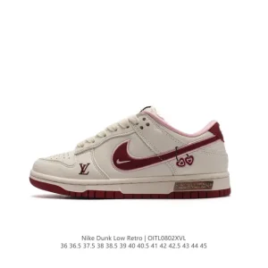 Nike Dunk Low Retro Classic Basketball Sneakers with Leather Upper and Cushioned Sole