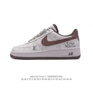 Nike Air Force 1 07 Low White Leather Sneakers with Air Cushion Sole