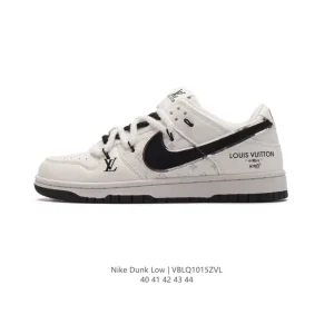 Nike SB Dunk Low Zoom Air Skateboarding Shoes with Cushioning