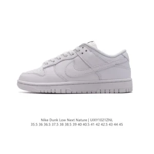 Nike SB Dunk Low Pro Shoe with Zoom Air Cushioning for Skateboarding