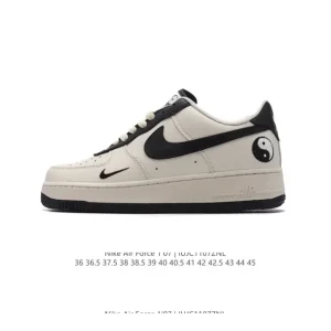 Nike Air Force 1 Low 07 Low Top Sneakers with Air Cushioning