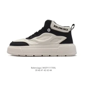 Balenciaga Men's Low-Top Lace-Up Sneakers with Air Cushion Sole