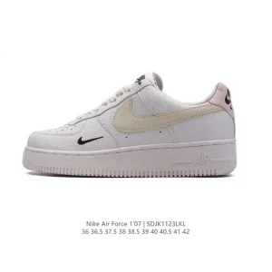 Nike Air Force 1 '07 Low White Leather Sneakers with Air Cushioning