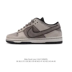 Nike SB Dunk Low Skateboarding Shoes with Zoom Air Cushioning