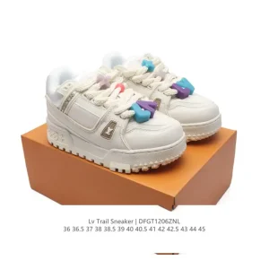 Louis Vuitton Trainer Low Fashion Sneaker with Thick Sole and 3D Logo