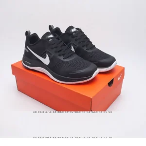 Nike Air Pegasus 30 Anniversary Lightweight Running Shoes