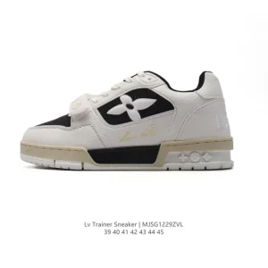 Louis Vuitton Trainer Low Fashion Sneaker with Thick Sole and 3D Logo