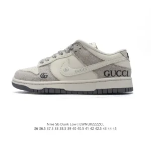 Nike SB Dunk Low CF3688-003 Skateboarding Shoes with Zoom Air Cushioning