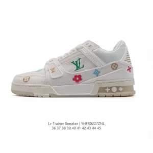 Louis Vuitton Trainer Low Fashion Sneaker with Thick Sole and 3D Logo