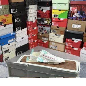 Descente Low-Top Lifestyle Sneakers with Durable Anti-Slip Sole