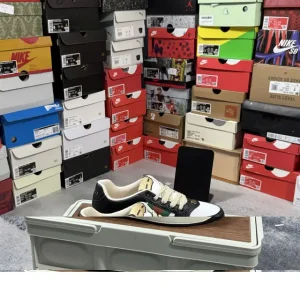 Gucci Screener Dirty Low Top Sneakers Vintage Style for Men and Women