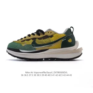 Nike Sacai Vaporwaffle Chukka Sneaker in Suede and Mesh