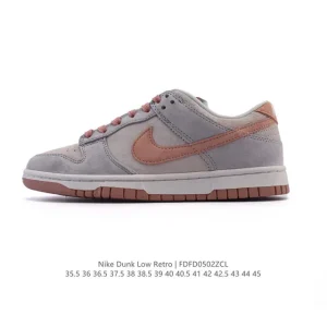 Nike SB Dunk Low Skateboarding Shoes with Zoom Air Cushioning