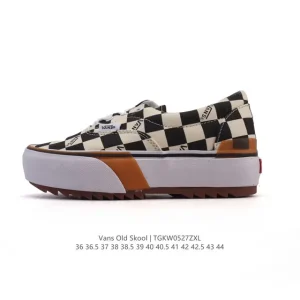 Vans OG Old Skool Low-Top Skate Shoes with Checkerboard Pattern