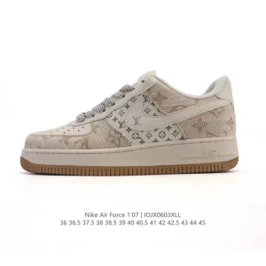 Nike Air Force 1 '07 Low White Leather Sneakers with Air Cushion
