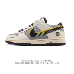 Nike SB Dunk Low Skateboarding Shoes with Zoom Air Cushioning