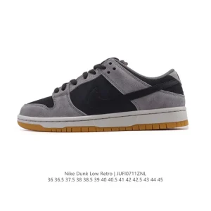 Nike SB Dunk Low Skateboarding Shoes with Zoom Air Cushioning