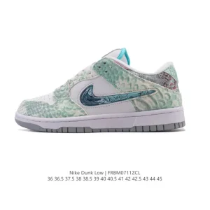 Nike SB Dunk Low Skateboarding Shoes with Zoom Air Cushioning