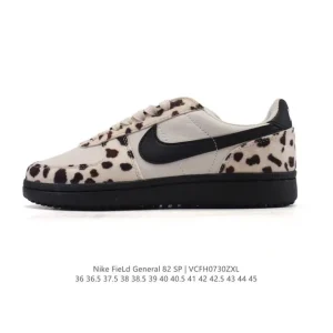 Nike Field General 82 SP Low-Top Vintage Basketball Shoe