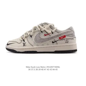 Nike SB Dunk Low Zoom Air Skateboarding Shoes with Cushioning