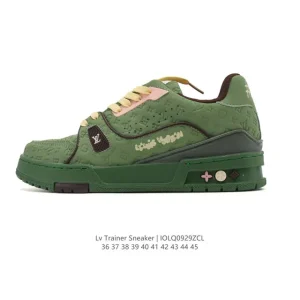 Louis Vuitton Trainer Low Fashion Sneaker with Thick Sole and Comfortable Design