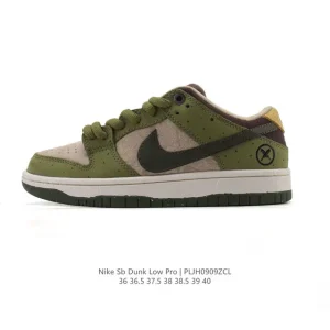 Nike Dunk Low Retro Vintage Basketball Sneaker with Leather Upper