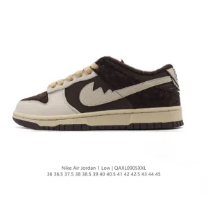 Nike Dunk Low Retro Vintage Basketball Sneakers with Leather Upper
