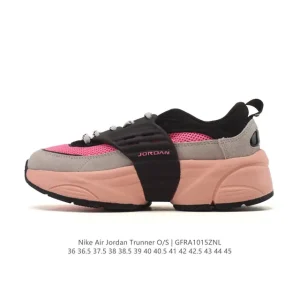 Jordan Trunner O S Retro Running Shoe with React Cushioning