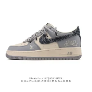 Nike Air Force 1 '07 Low White Sneakers with Double Laces and Cushioning