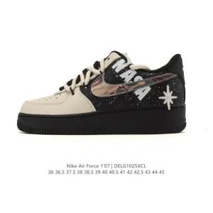 Nike Air Force 1 Low 07 Men's Casual Sneakers with Air Cushioning