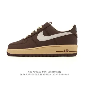 Nike Air Force 1 '07 Low White Leather Sneakers with Air Cushioning