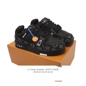 Louis Vuitton Trainer Sneaker Low Men's Fashion Luxury Shoes